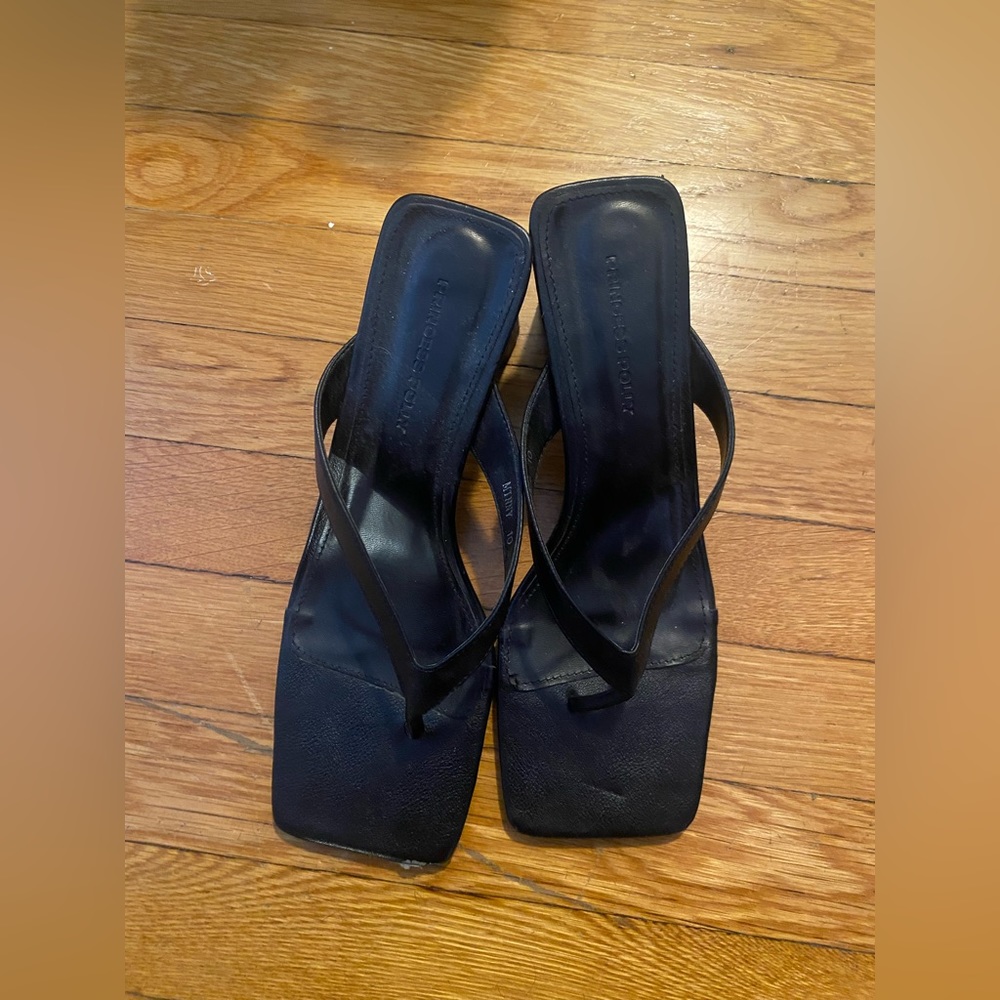Princess Polly heeled flip flop black sandals size 10